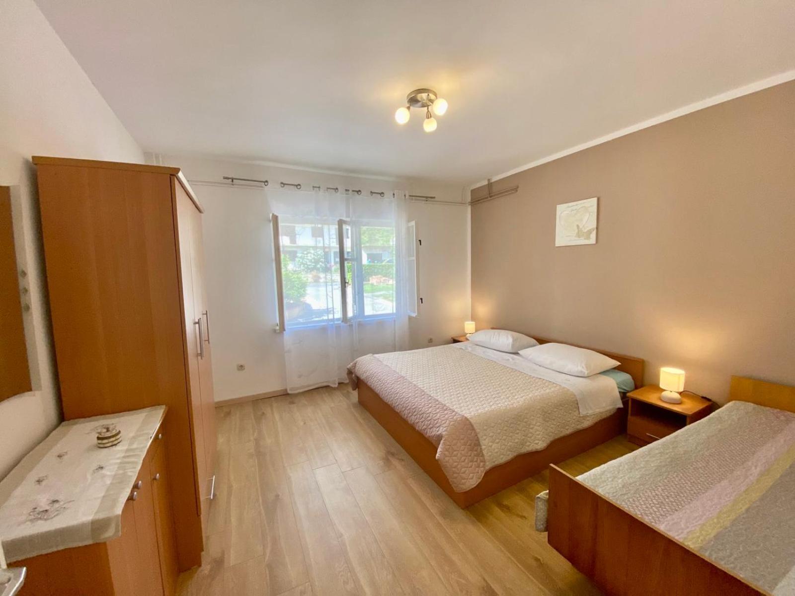 Apartmani Franciska Rab Town Exterior photo