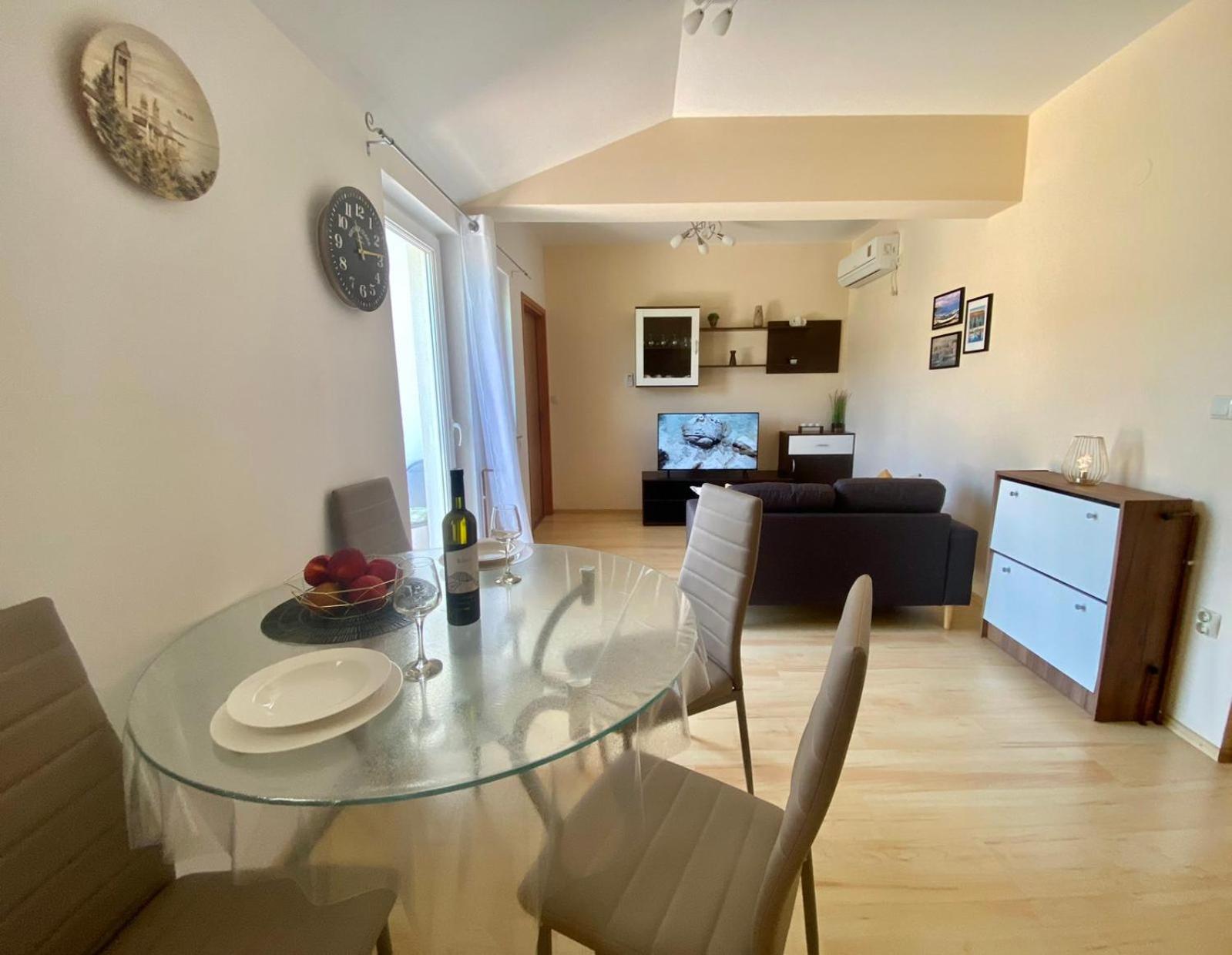 Apartmani Franciska Rab Town Exterior photo