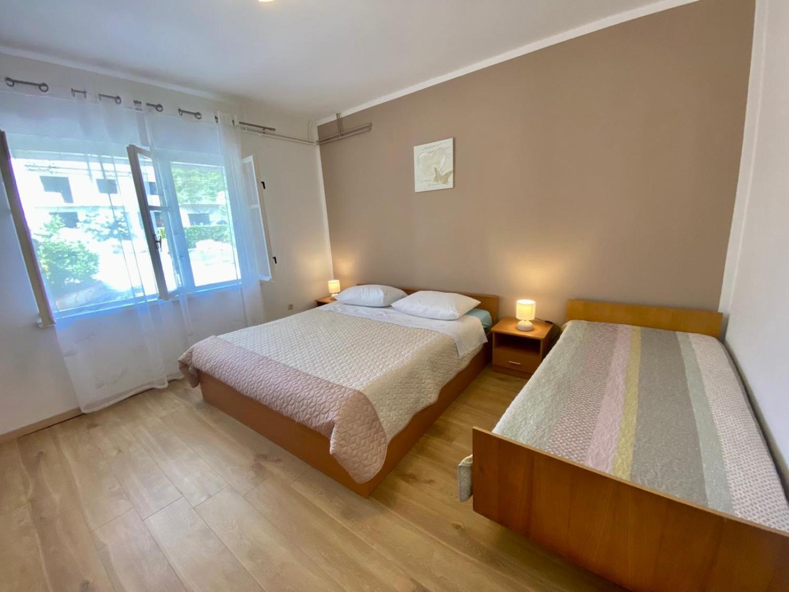 Apartmani Franciska Rab Town Exterior photo