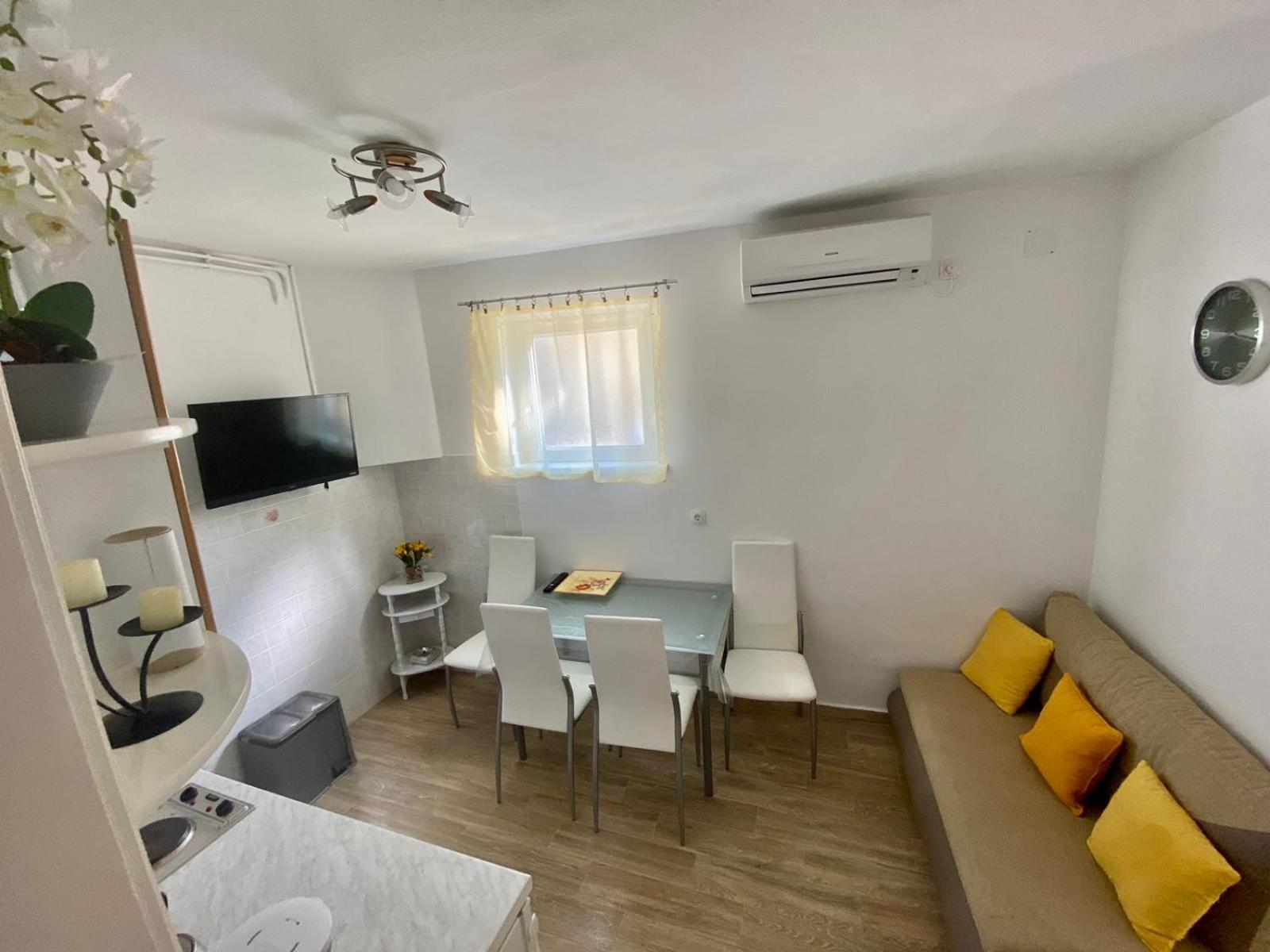 Apartmani Franciska Rab Town Exterior photo