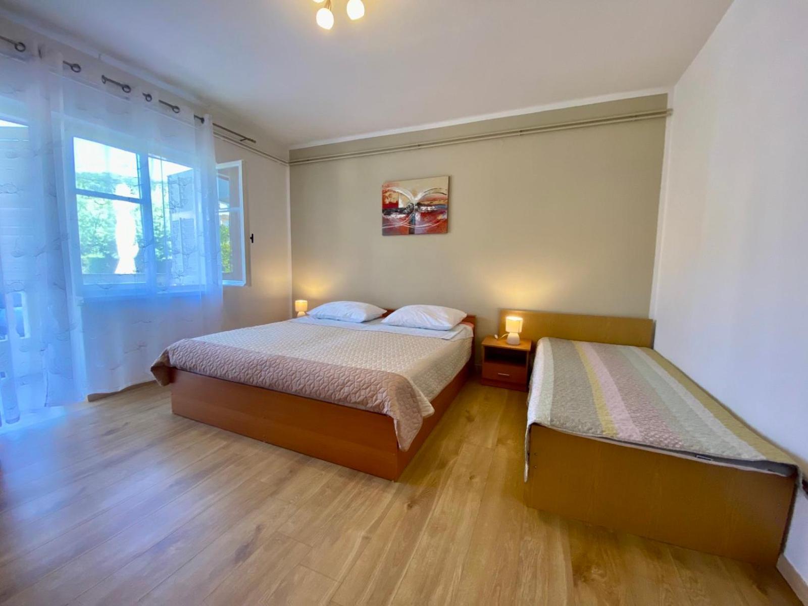 Apartmani Franciska Rab Town Exterior photo
