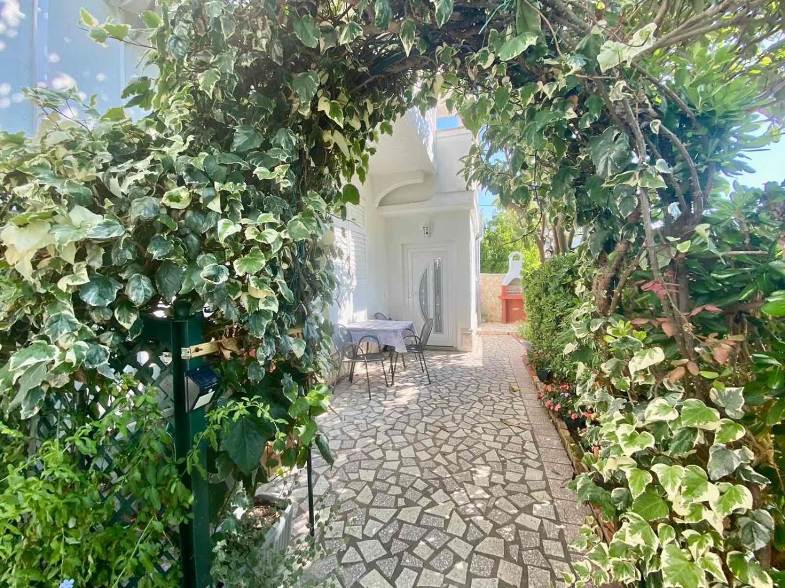 Apartmani Franciska Rab Town Exterior photo