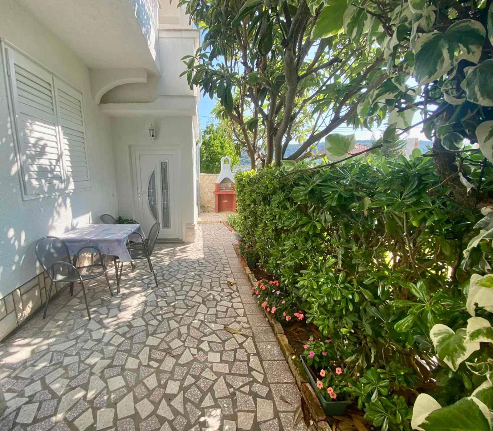 Apartmani Franciska Rab Town Exterior photo