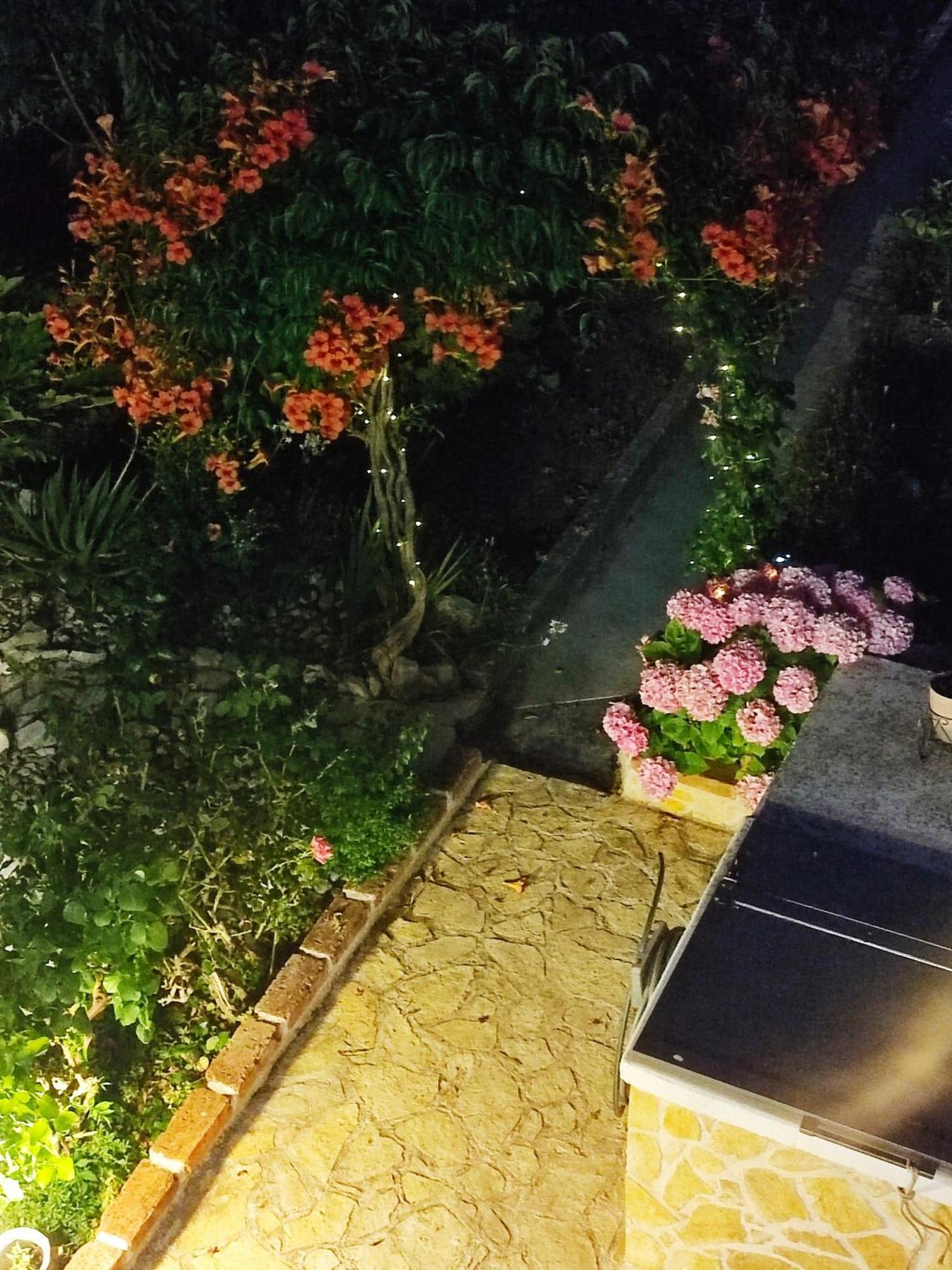 Apartmani Franciska Rab Town Exterior photo