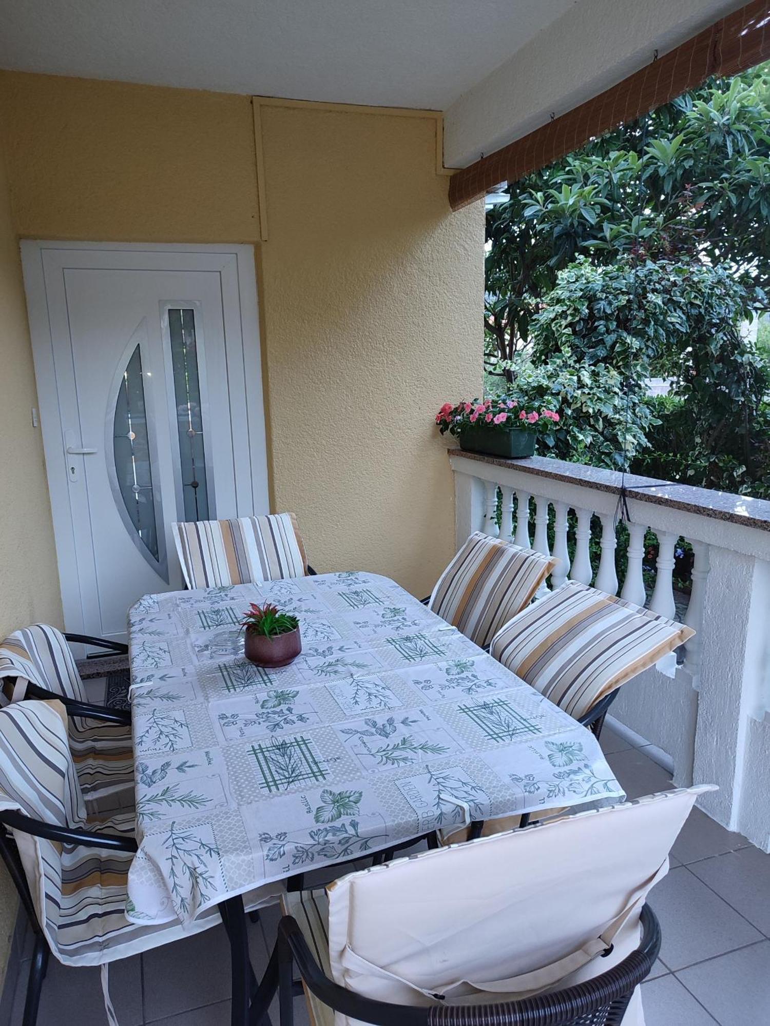 Apartmani Franciska Rab Town Exterior photo