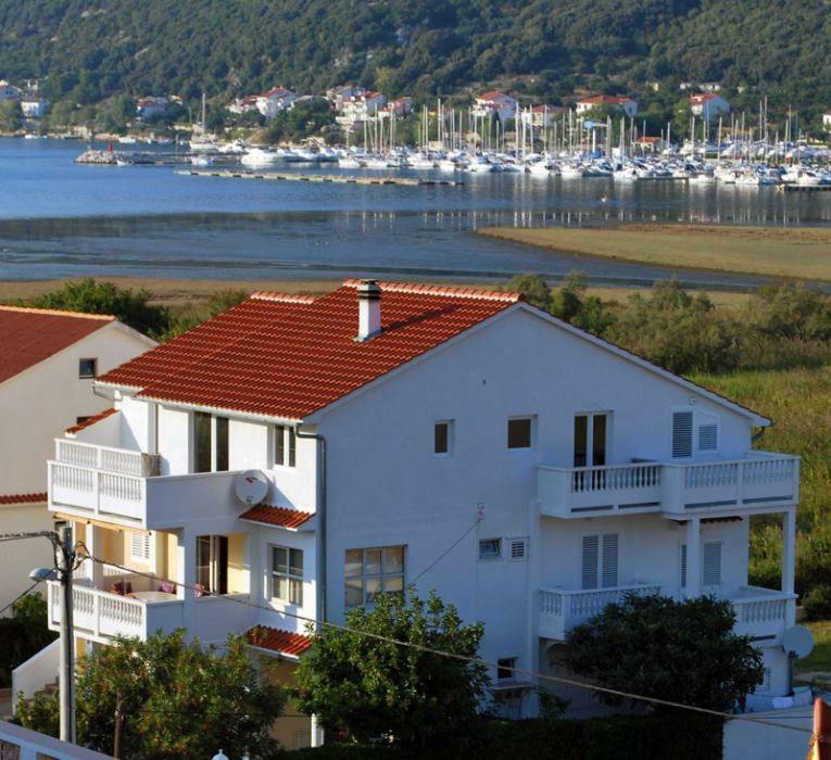 Apartmani Franciska Rab Town Exterior photo