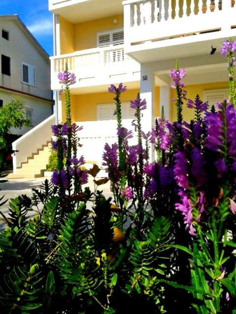 Apartmani Franciska Rab Town Exterior photo