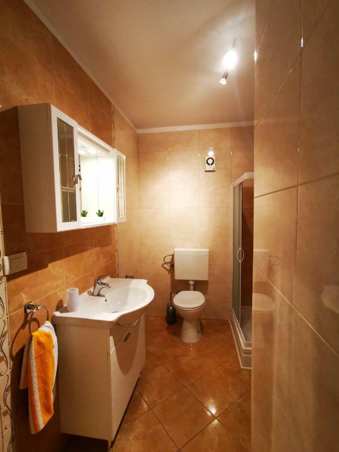 Apartmani Franciska Rab Town Exterior photo