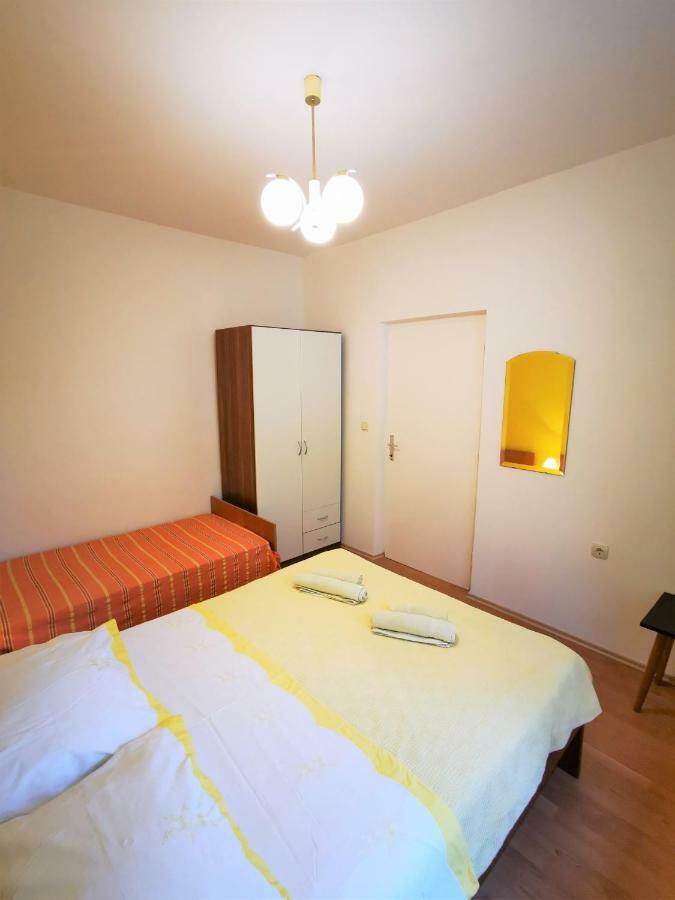 Apartmani Franciska Rab Town Exterior photo