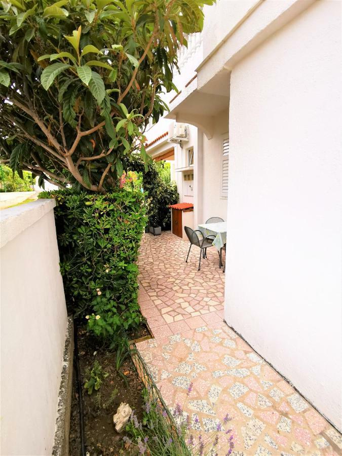 Apartmani Franciska Rab Town Exterior photo