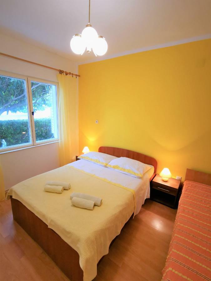 Apartmani Franciska Rab Town Exterior photo