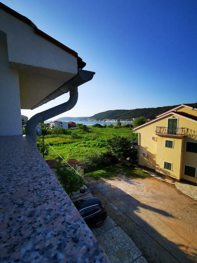 Apartmani Franciska Rab Town Exterior photo