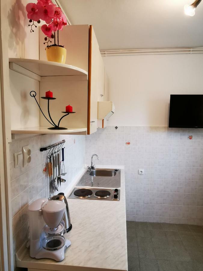 Apartmani Franciska Rab Town Exterior photo