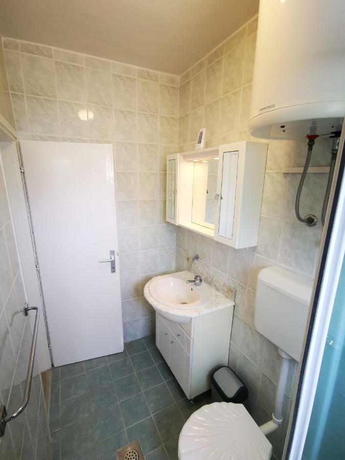 Apartmani Franciska Rab Town Exterior photo